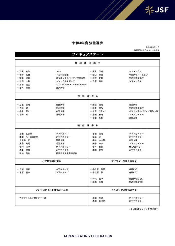 两张幕后照均为黑白，为画面的氛围增添了一丝别样的艺术感